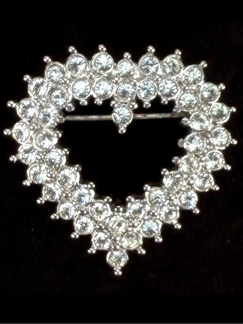 Silvertone bling heart shaped valentine brooch pin
